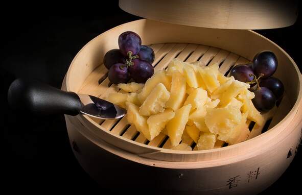 Queso Galmesán con uvas — Arzúa, Galicia